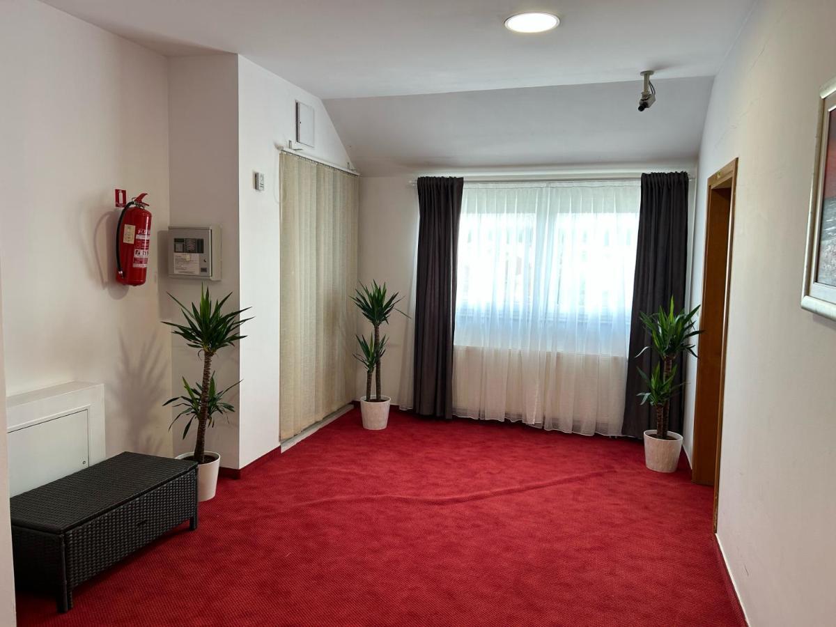 Rooms Laguna Sesvete Exterior photo