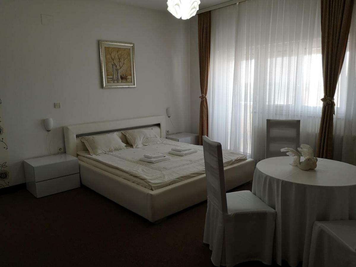 Rooms Laguna Sesvete Exterior photo